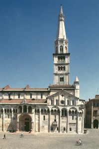 A closer view of Modena's masterpieces: Duomo and Ghirlandina