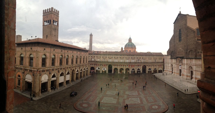 bologna-view-palazzo-accursio