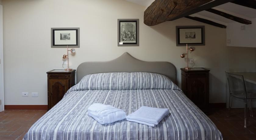 Room at Casa Isolani B&B.